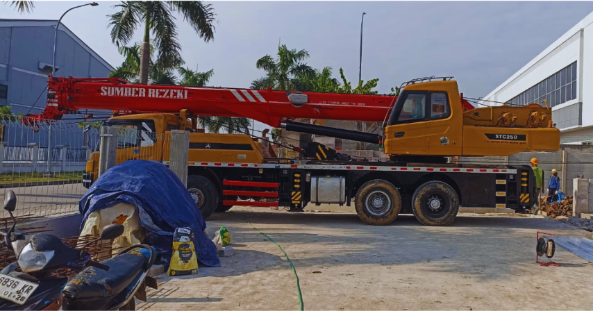 Concrete Pump - alat kerja konstruksi PLP