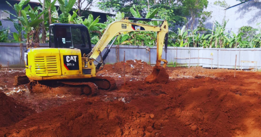 Excavator - alat kerja konstruksi PLP