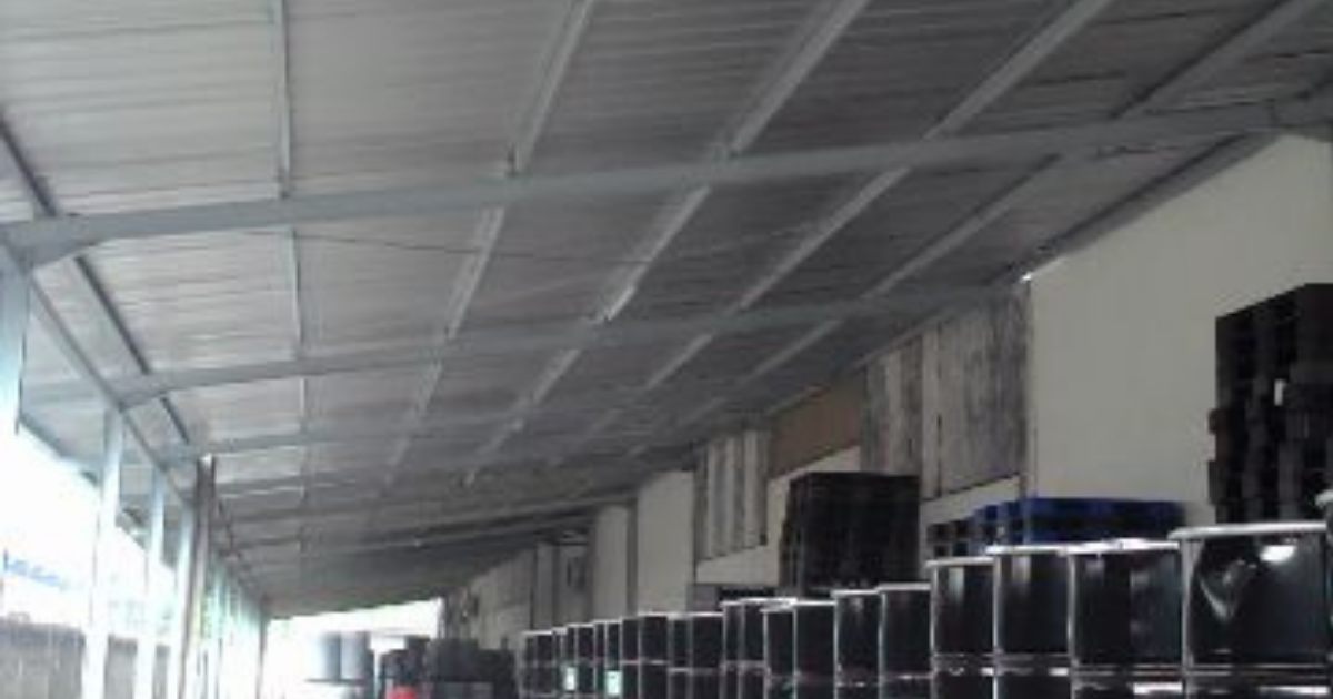 Pembangunan Gudang oleh kontraktor PLP